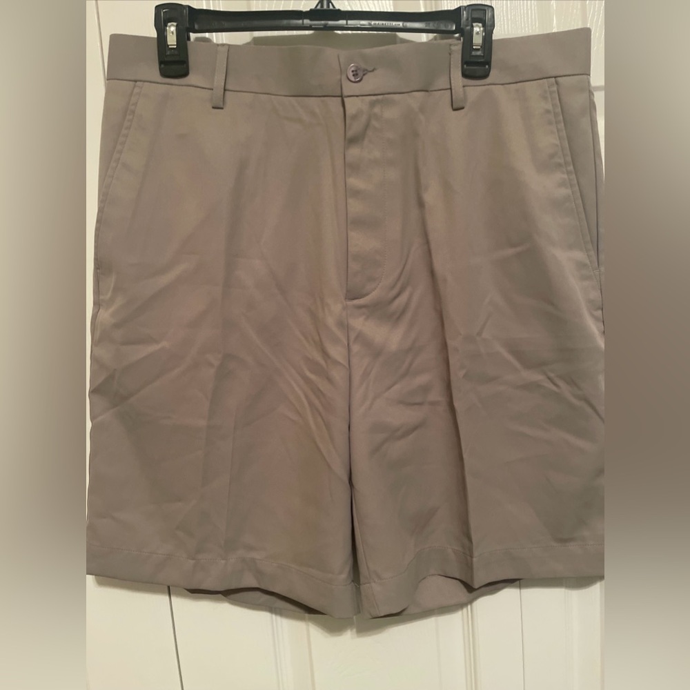 New Men’s Khaki Shorts, Size 34